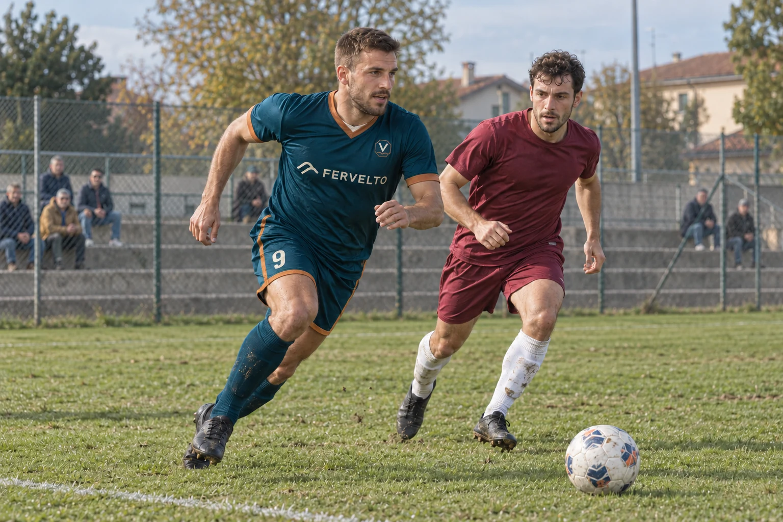 Leonardo Castenovi in divisa petrolio e rame corre verso il pallone con un avversario in maglia bordeaux su un campo in erba.